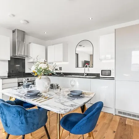 Golden Quarter Penthouse - 3 Beds - Contractors