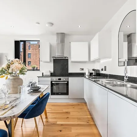 Golden Quarter Penthouse - 3 Beds - Contractors Apartment Birmingham